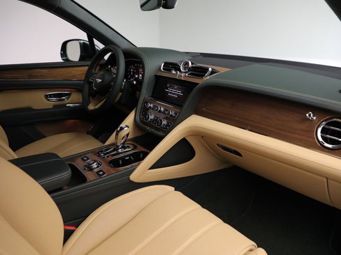 New 2025 Bentley Bentayga image 24