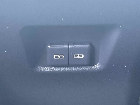 Used 2025 Toyota RAV4 XLE w/ Convenience Package FWD image 17