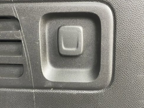 Used 2018 Chevrolet Traverse LT image 20