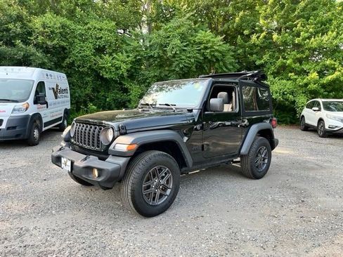 Used 2024 Jeep Wrangler Sport AWD/4WD image 2