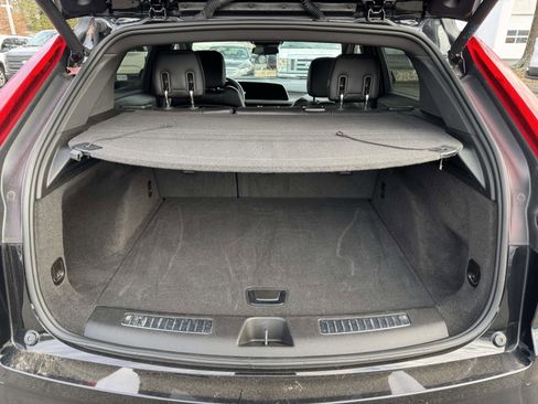 Used 2024 Cadillac XT4 Premium Luxury image 8