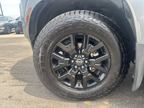 Used 2023 Nissan Frontier SV w/ Midnight Edition Package RWD image 29