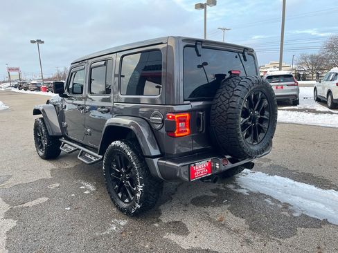 Used 2021 Jeep Wrangler Unlimited Sahara image 3