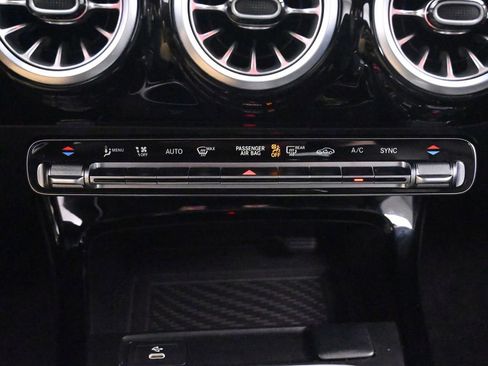 Used 2025 Mercedes-Benz CLA 250 4MATIC image 40