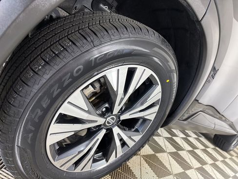 Used 2021 Nissan Rogue SV w/ Premium Package FWD image 33