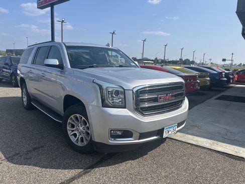 Used 2018 GMC Yukon XL SLT w/ Open Road Package AWD/4WD image 2