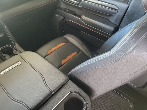 Used 2025 GMC Sierra 2500 AT4 w/ AT4 Premium Plus Package image 18