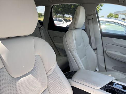 Used 2023 Volvo XC60 B6 Ultimate w/ Protection Package Premier AWD/4WD image 35