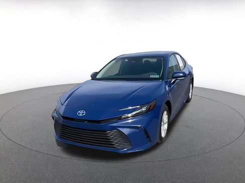 Used 2025 Toyota Camry LE image 5