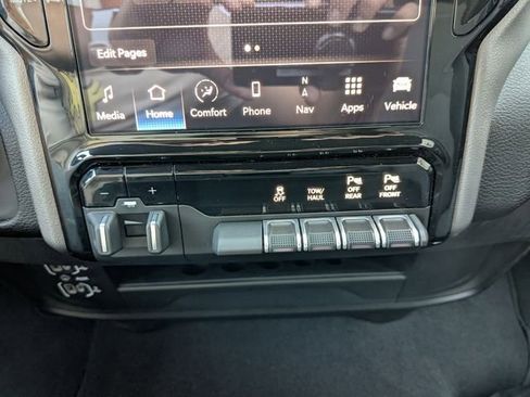 Used 2024 RAM 2500 Big Horn w/ Night Edition AWD/4WD image 5
