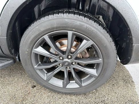 Used 2019 Ford Explorer XLT w/ Equipment Group 202A AWD/4WD image 6