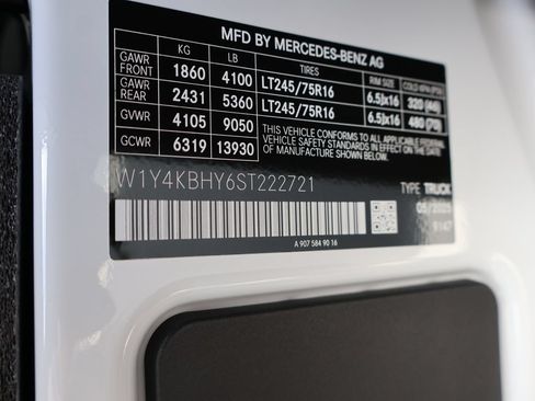 Used 2025 Mercedes-Benz Sprinter 2500 image 42