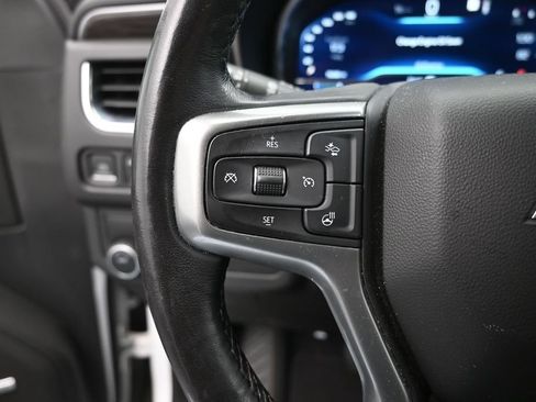 Used 2022 Chevrolet Suburban LT w/ Luxury Package RWD image 7