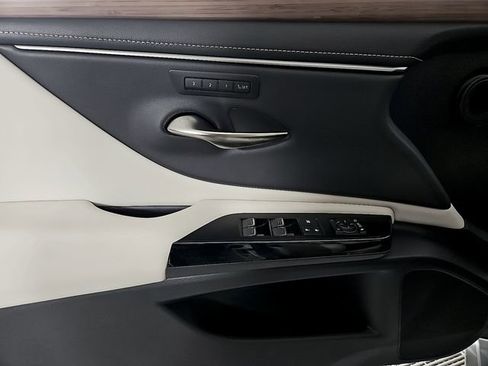Certified 2025 Lexus ES 350 w/ Premium Package image 14