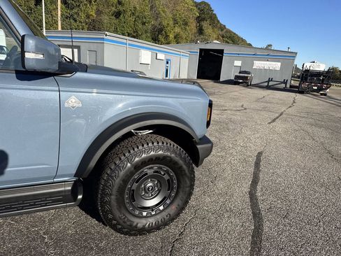 New 2025 Ford Bronco Outer Banks w/ Sasquatch Package AWD/4WD image 2