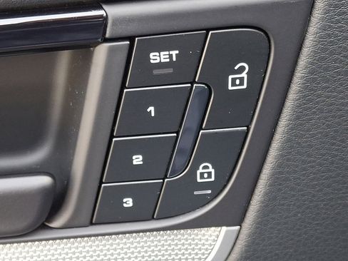 Used 2024 Porsche Cayenne Coupe image 27