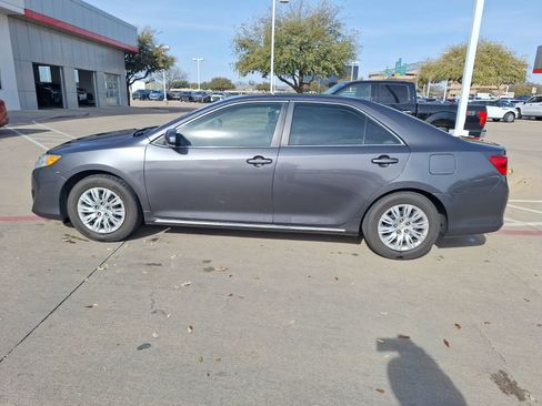 Used 2012 Toyota Camry LE image 3