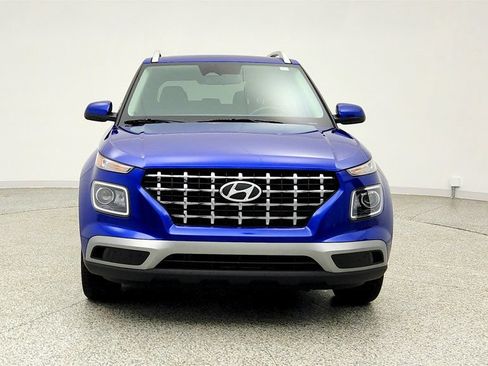 Used 2023 Hyundai Venue SEL FWD image 2