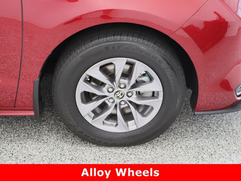 Certified 2025 Toyota Sienna LE image 5