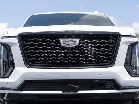 Used 2026 Cadillac Escalade Platinum Sport w/ LPO, ONYX Package AWD/4WD image 47