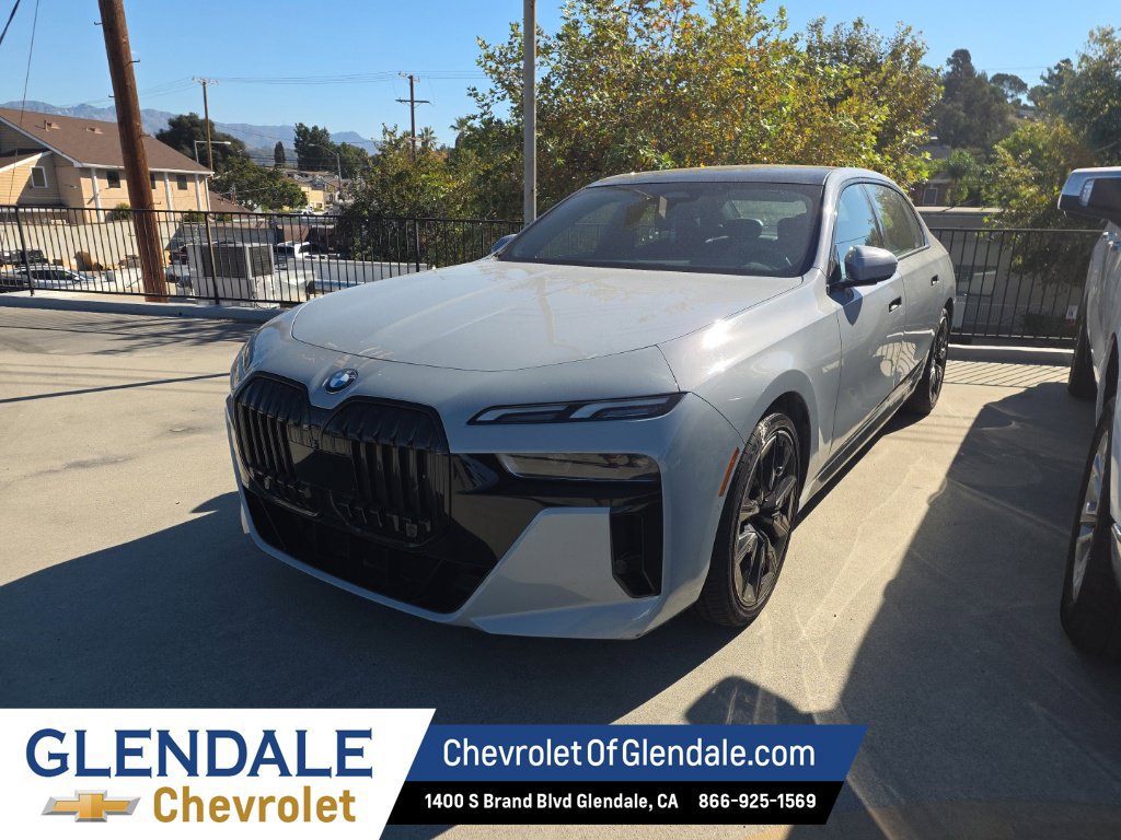 Used 2023 BMW 740i w/ Parking Assistance Package RWD image 1