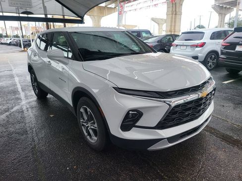 Used 2025 Chevrolet Blazer LT FWD image 2