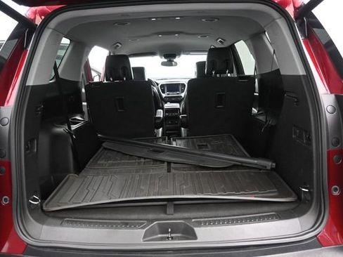 Used 2017 GMC Acadia SLT FWD image 2