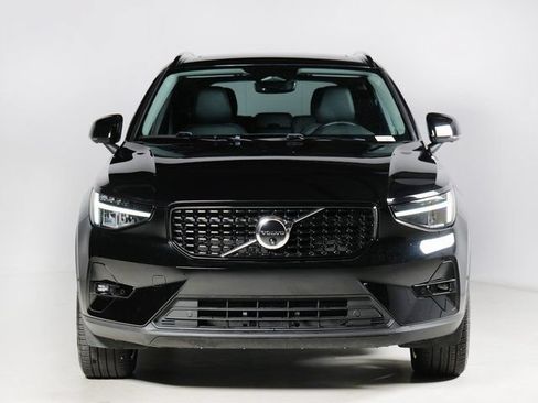 Used 2025 Volvo XC40 B5 Plus AWD/4WD image 8