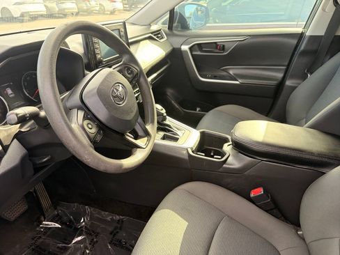 Used 2022 Toyota RAV4 LE FWD image 18