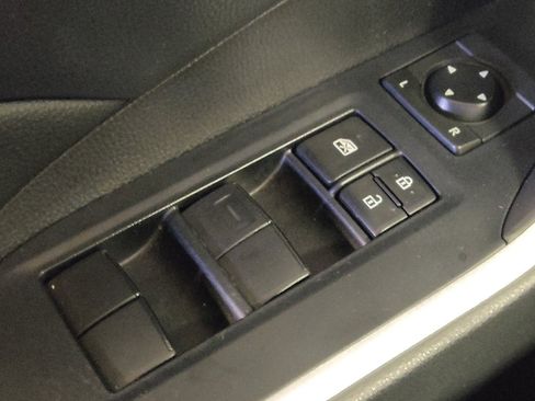 Used 2020 Toyota RAV4 XLE w/ XLE Grade Weather Package image 27