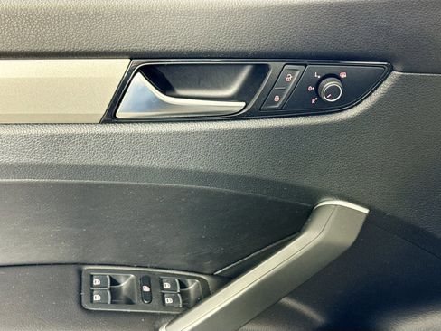 Used 2022 Volkswagen Passat 2.0T SE image 22