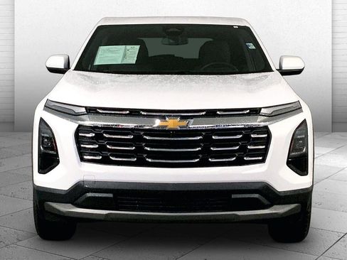 Used 2026 Chevrolet Equinox LT AWD/4WD image 2