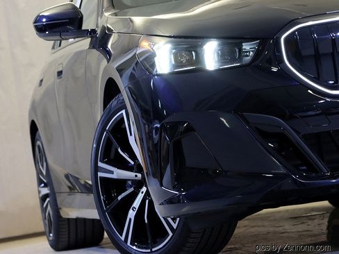 New 2026 BMW 530i xDrive w/ M Sport Package image 4