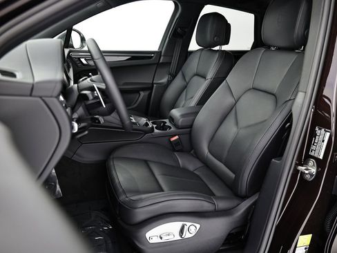 Used 2026 Porsche Macan Turbo AWD/4WD image 5