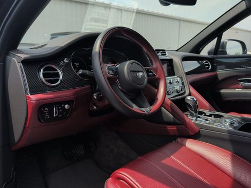 Used 2022 Bentley Bentayga AWD/4WD image 23