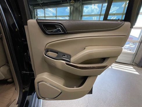 Used 2017 GMC Yukon SLT w/ Premium Edition AWD/4WD image 25