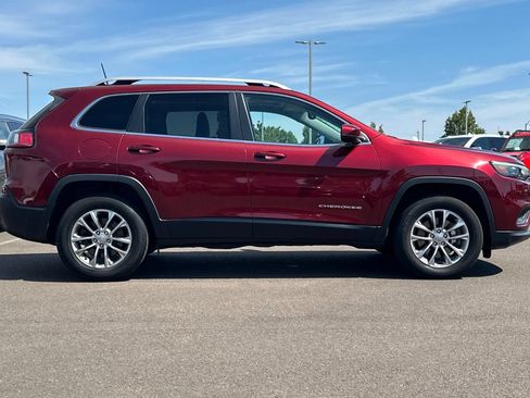 Used 2019 Jeep Cherokee Latitude Plus w/ Comfort/Convenience Group AWD/4WD image 3