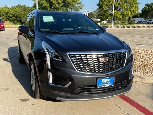 Used 2020 Cadillac XT5 Premium Luxury w/ LPO, Floor Liner Package FWD image 8