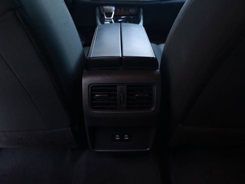 Used 2025 Nissan Rogue SV FWD image 32