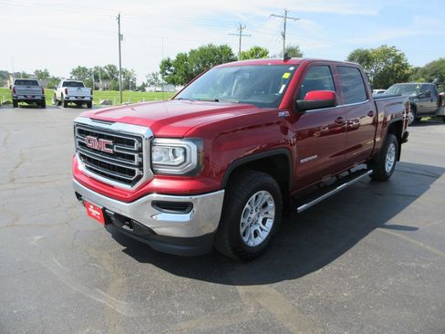 Used 2018 GMC Sierra 1500 SLE w/ Suspension Package, Off-Road AWD/4WD image 10