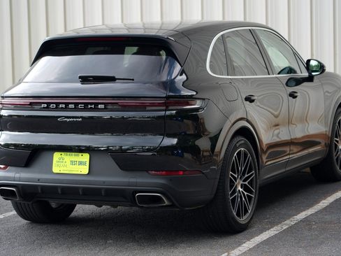 Used 2024 Porsche Cayenne AWD/4WD image 57