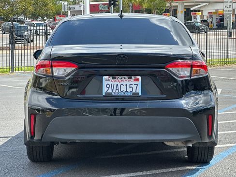 Used 2025 Toyota Corolla LE image 4