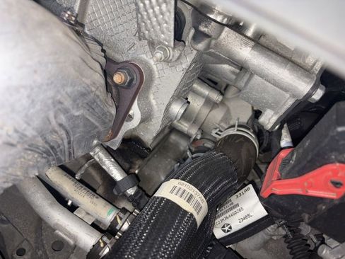 Used 2015 Jeep Cherokee Sport w/ Sport Appearance Group image 16