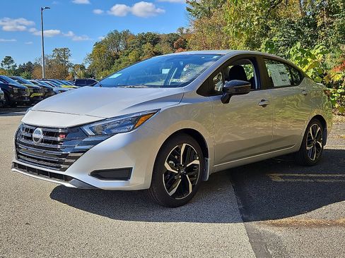 New 2025 Nissan Versa SR w/ Trunk Package image 3