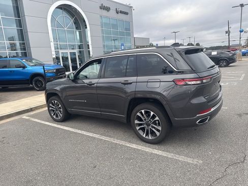 Used 2023 Jeep Grand Cherokee Overland w/ Luxury Tech Group IV image 12