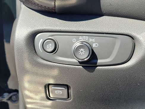 Used 2024 Chevrolet Blazer Premier FWD image 28