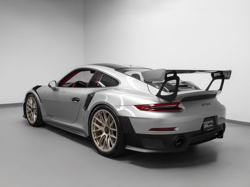 Certified 2018 Porsche 911 GT2 RS RWD image 3
