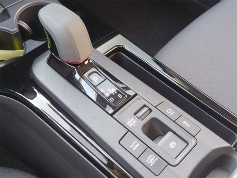 Used 2025 Toyota Prius Plug-In Hybrid image 18