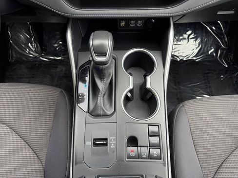 Certified 2025 Toyota Highlander LE image 24