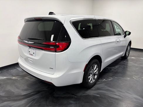 New 2026 Chrysler Pacifica Select image 21